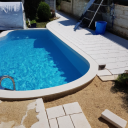 Piscine Extérieure en Béton : Conception sur Mesure pour un Espace de Détente Exceptionnel Canteleu